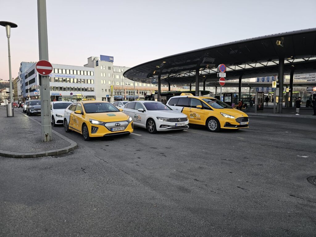 EcoFix Taxi am Bahnhof Graz für Stadtführungen und Events